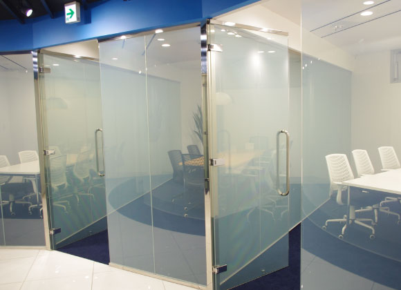 施工事例 透明 白濁を瞬時に切り替える調光フィルム Silf シルフ